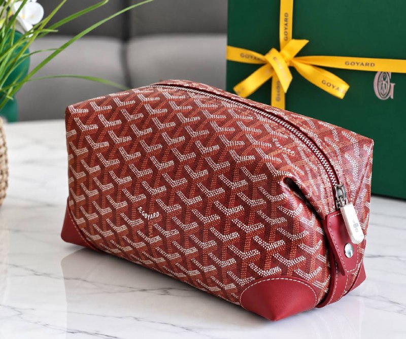GOYARD (unisex toiletry bag) —-> €19 💎