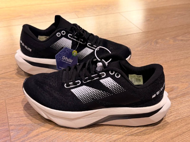 NEW BALANCE "REBEL V4"