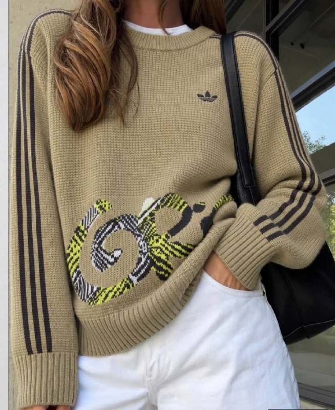 🥼 adidas Sweatshirt