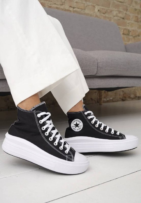 CONVERSE Chuck Taylor — €28 💎