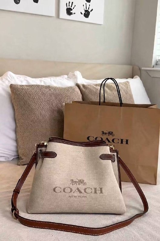 Coach cream shoulder bag