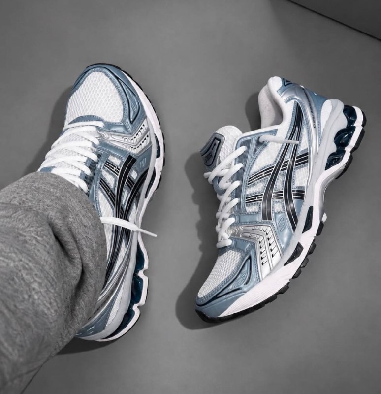 ASICS "Gel Kayano 14"