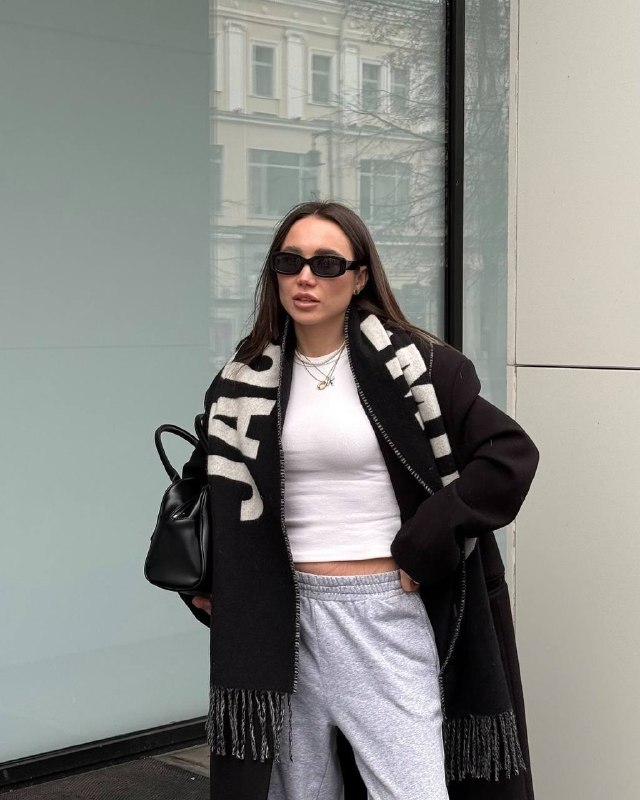 J4cquemus Scarf