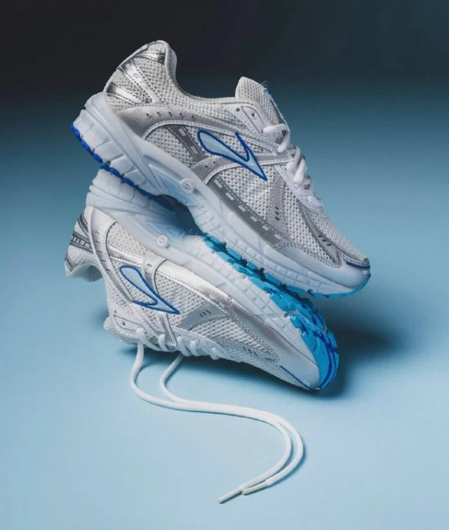 BROOKS "Adrenaline GTS10"