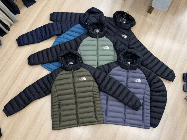 THE NORTH FACE —->